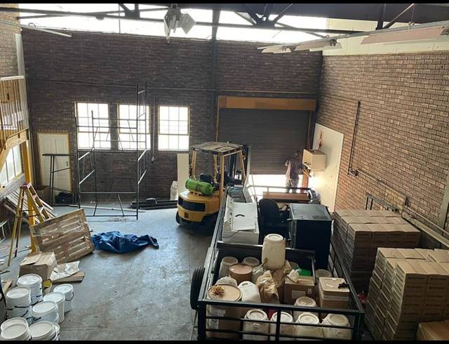 INDUSTRIAL PROPERTY TO RENT IN HENNOPSPARK